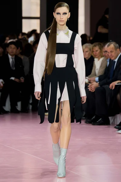 Look 11